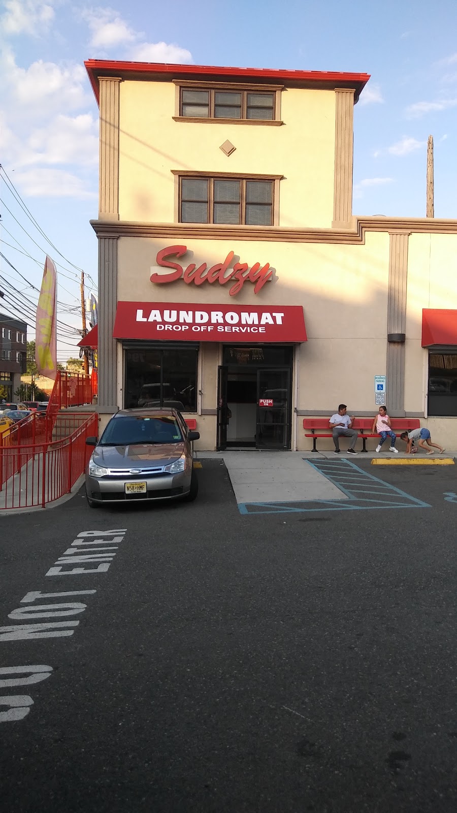 Sudzy Laundromat | 236 Grand St, Paterson, NJ 07501, USA | Phone: (862) 257-9003