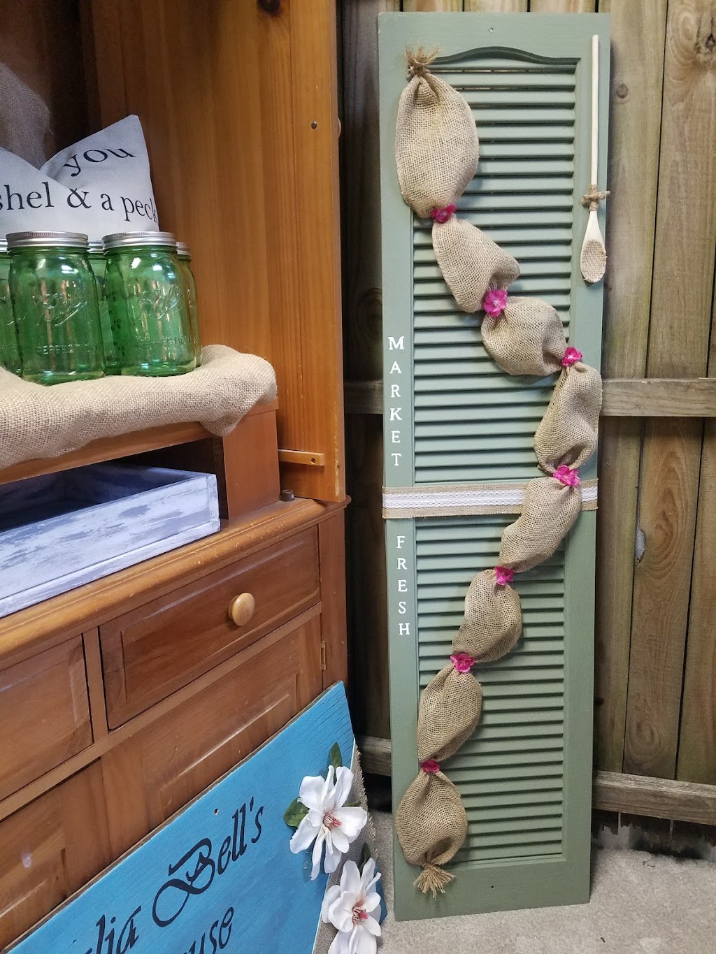 Magnolia Bells Farmhouse | 614 Pecan Park Road Booth C65, Jacksonville, FL 32218, USA | Phone: (912) 286-6811