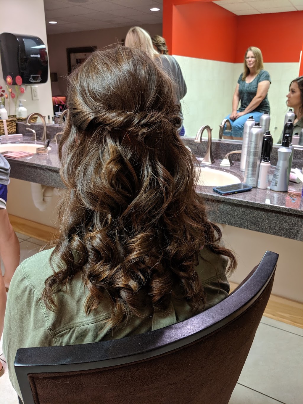 Beauty Lounge Salon & Boutique | 142 Summit Rd, River Falls, WI 54022, USA | Phone: (715) 781-7470