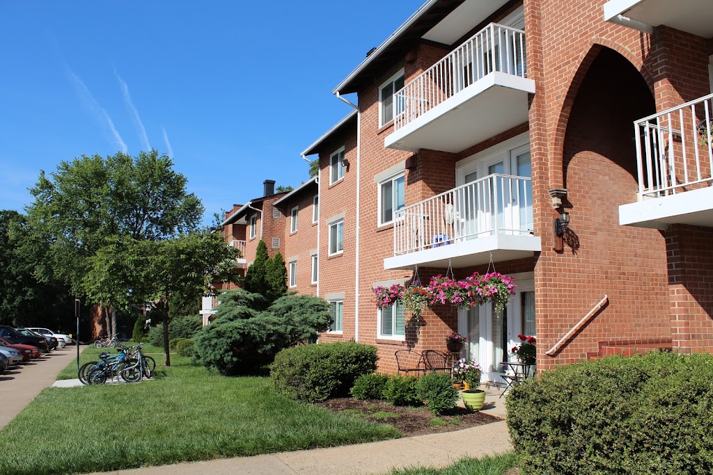 Fairfax Circle Villa Apartments | 9555 Blake Ln, Fairfax, VA 22031, USA | Phone: (703) 591-8574