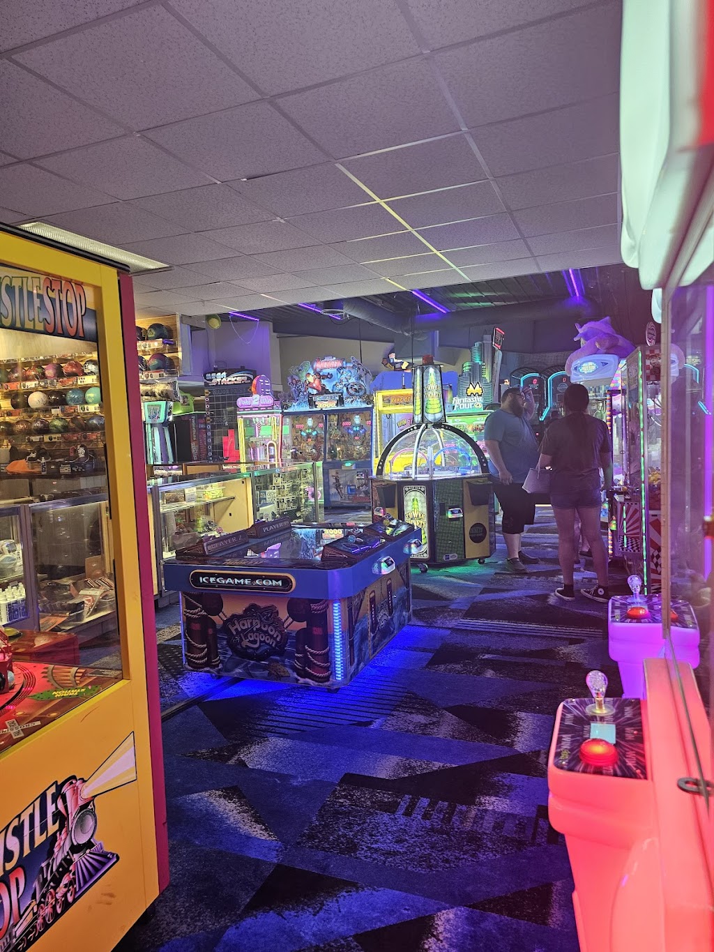 Bowlero Lanes Fun Center Fostoria | 1090 US-23, Fostoria, OH 44830, USA | Phone: (419) 435-3990