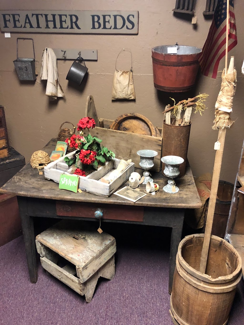 Pardeeville Antique Mall | 103 Industrial Dr, Pardeeville, WI 53954, USA | Phone: (608) 429-9393