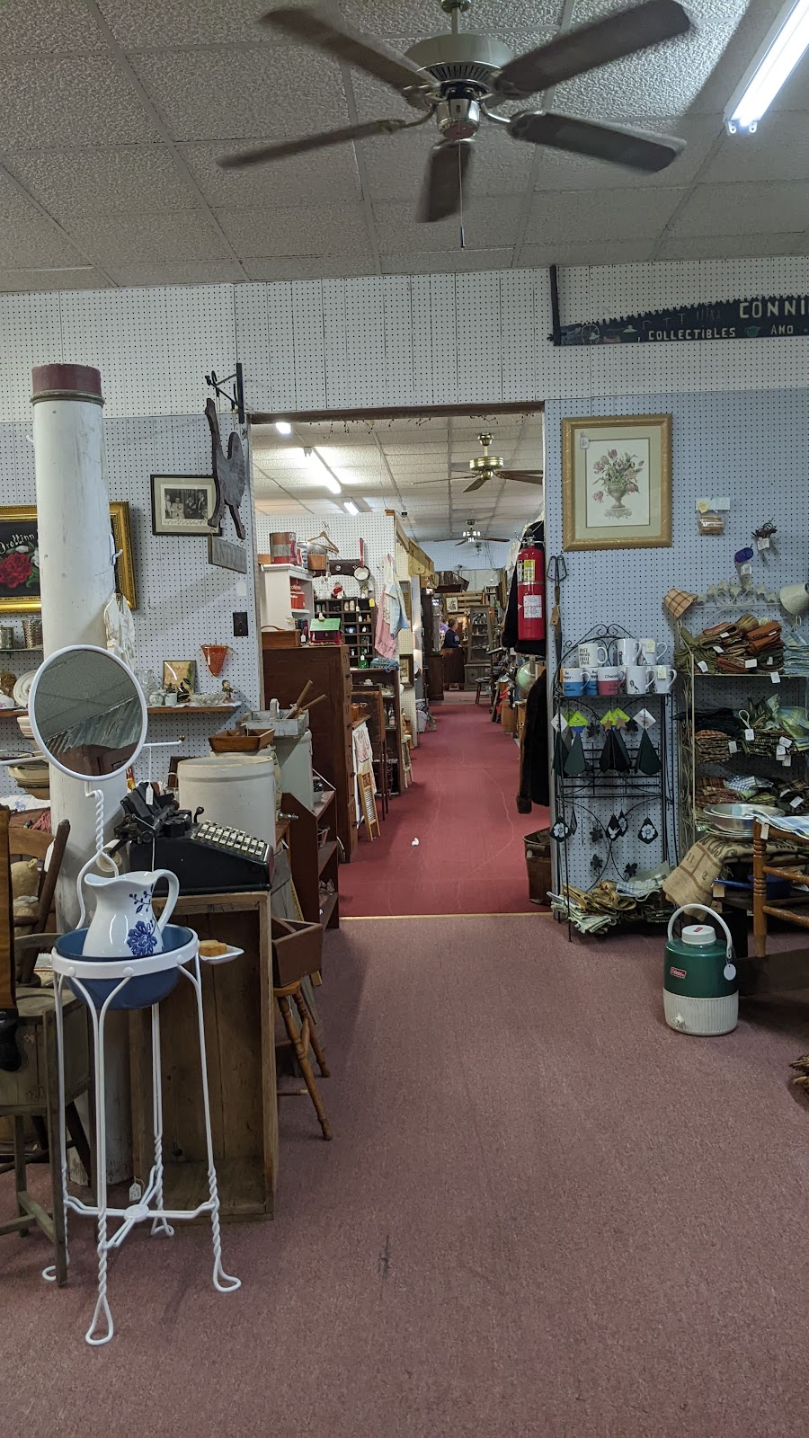 Pocahontas Antiques | 311 W Johnson St, Pocahontas, IL 62275, USA | Phone: (618) 669-2969