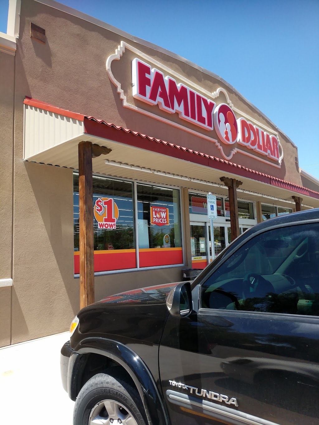 Family Dollar | 5901 Isleta Blvd SW, Albuquerque, NM 87105, USA | Phone: (505) 600-4728