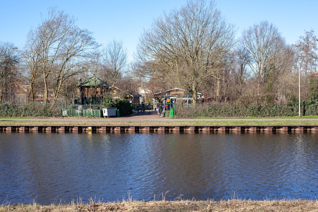 De Buiktuin petting zoo | Noordhollandschkanaaldijk 19, 1034 ZL Amsterdam, Netherlands | Phone: 020 631 4376