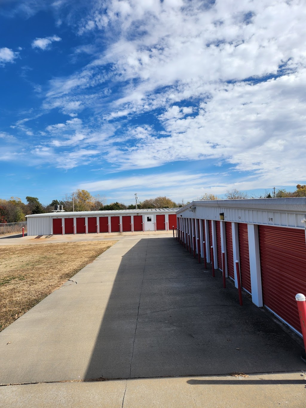 Overflow Garage | 215 Hickory St, Paradise, TX 76073, USA | Phone: (940) 204-0833