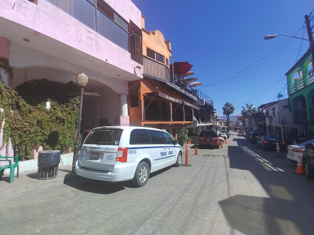 Restaurant Las Brisas | Anzuelo 14, 22710 Puerto Nuevo, B.C., Mexico | Phone: 661 614 1318
