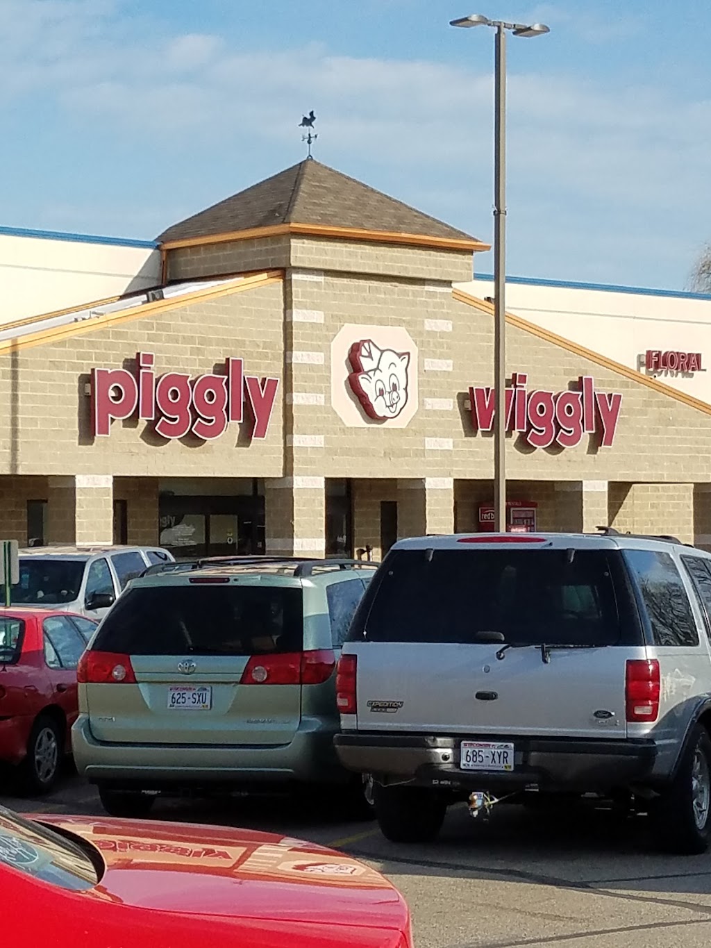 Geidels Piggly Wiggly | 940 Fond Du Lac Ave, Kewaskum, WI 53040, USA | Phone: (262) 626-1778