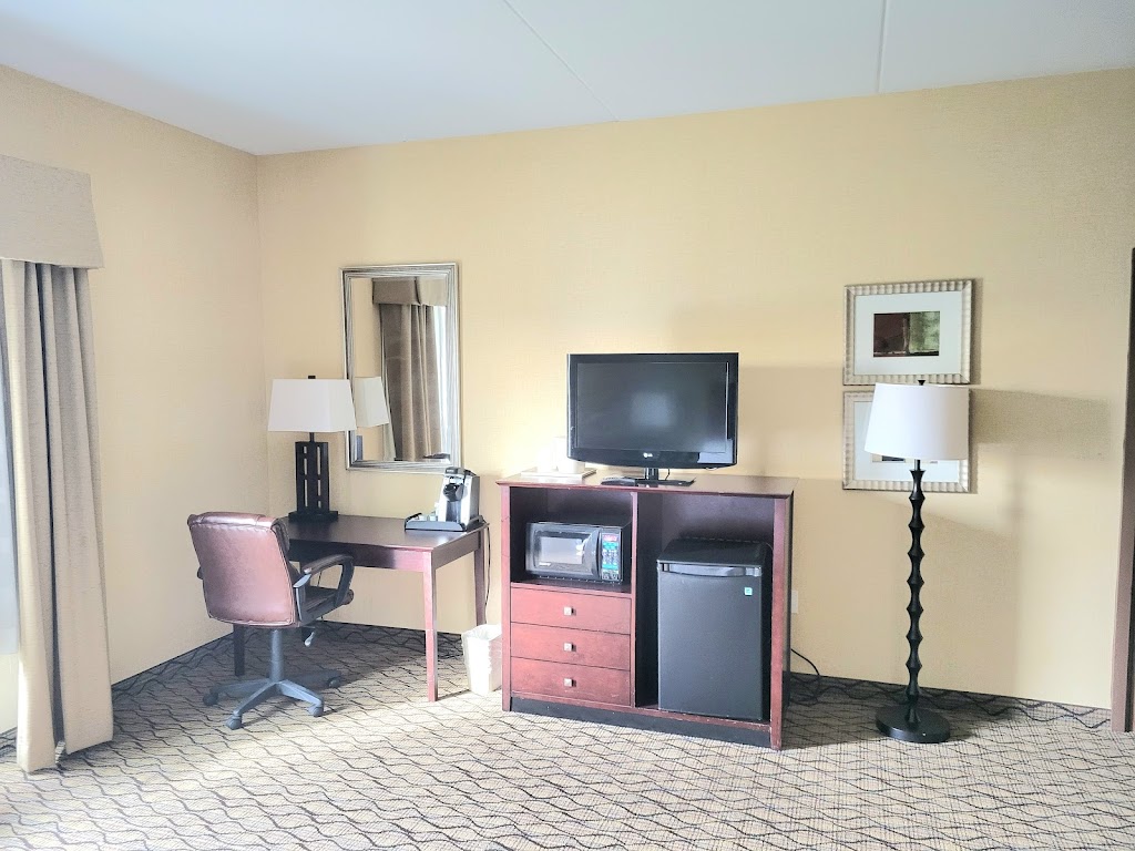 Kittanning Plaza Hotel | 13 Hilltop Plaza, Kittanning, PA 16201, USA | Phone: (724) 543-5200