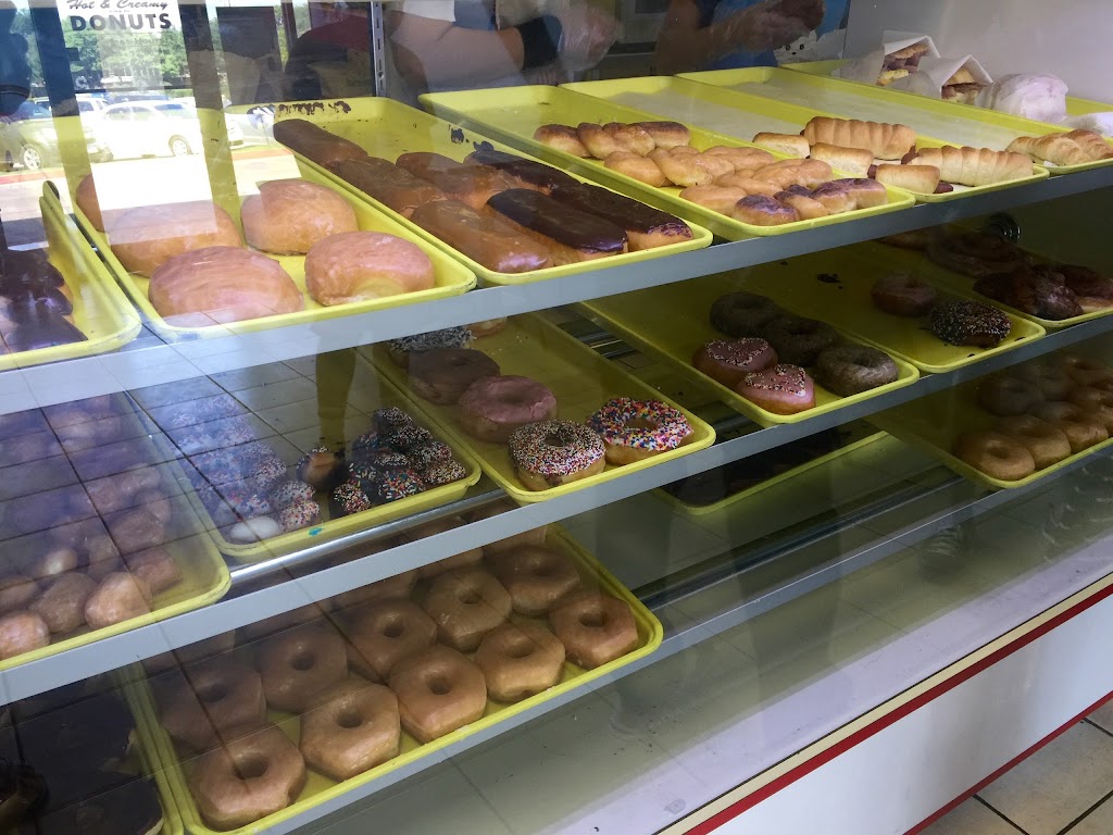 Hot & Creamy Donuts | 301 Trophy Lake Dr #108, Roanoke, TX 76262 | Phone: (817) 567-3032