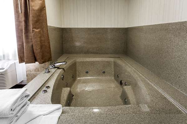 Quality Inn & Suites Los Angeles Airport - LAX | 4922 W Century Blvd, Inglewood, CA 90304, USA | Phone: (310) 671-7213