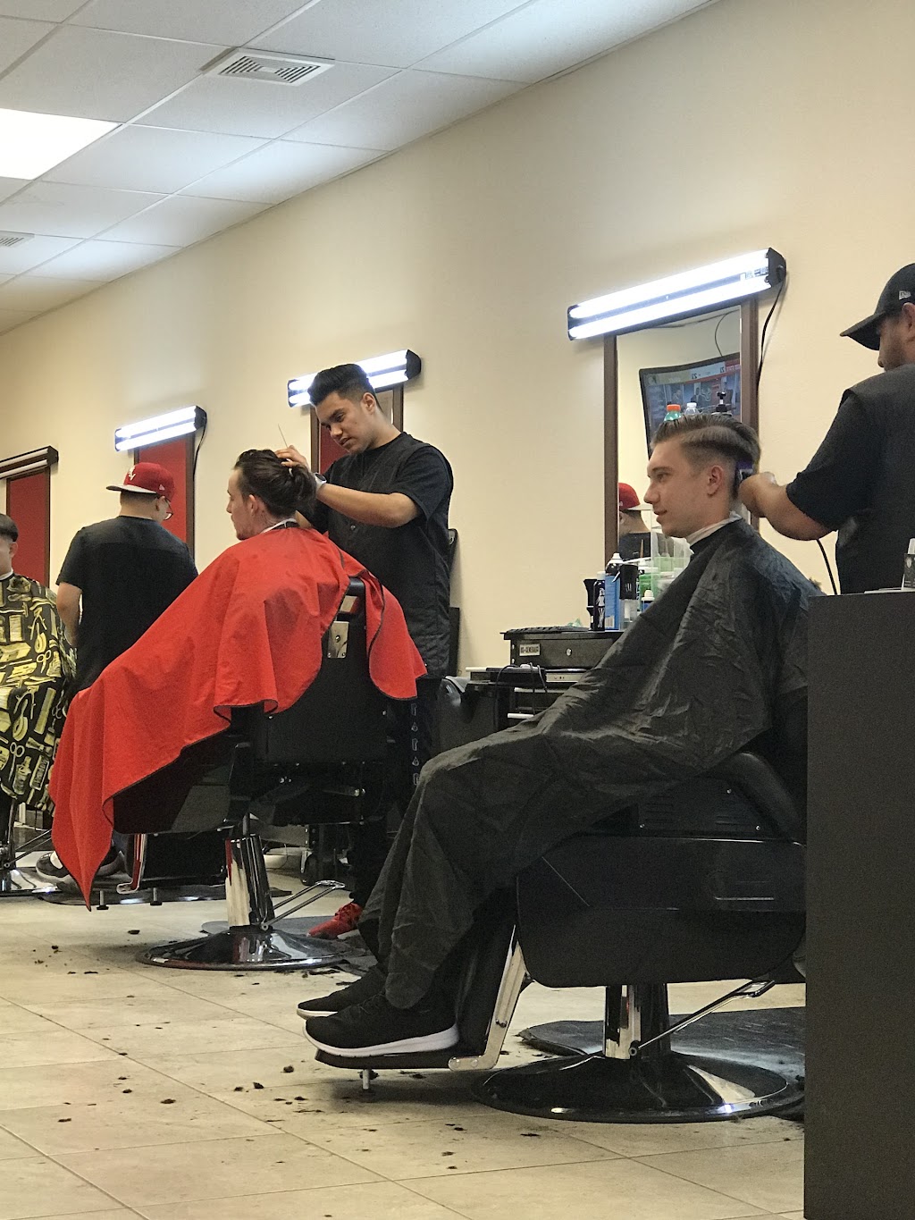 Royal cuts barber shop | 6795 W Tropicana Ave #120, Las Vegas, NV 89103, USA | Phone: (702) 879-5971