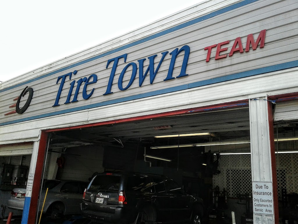 Tire Town Auto Service | 4020 Old Gentilly Rd, New Orleans, LA 70126, USA | Phone: (504) 949-2703