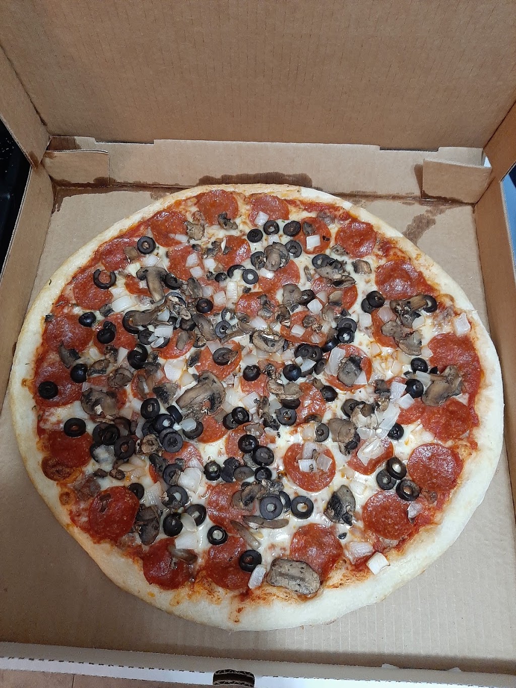 Erios Pizza & Restaurant | 4434 Woodson Rd, St. Louis, MO 63134, USA | Phone: (314) 423-1555
