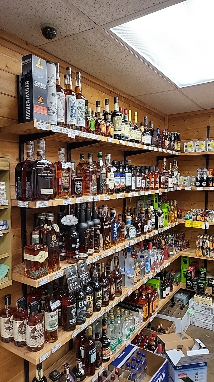 Liquor Haus | 820 10th Ave, Baldwin, WI 54002, USA | Phone: (715) 684-2578