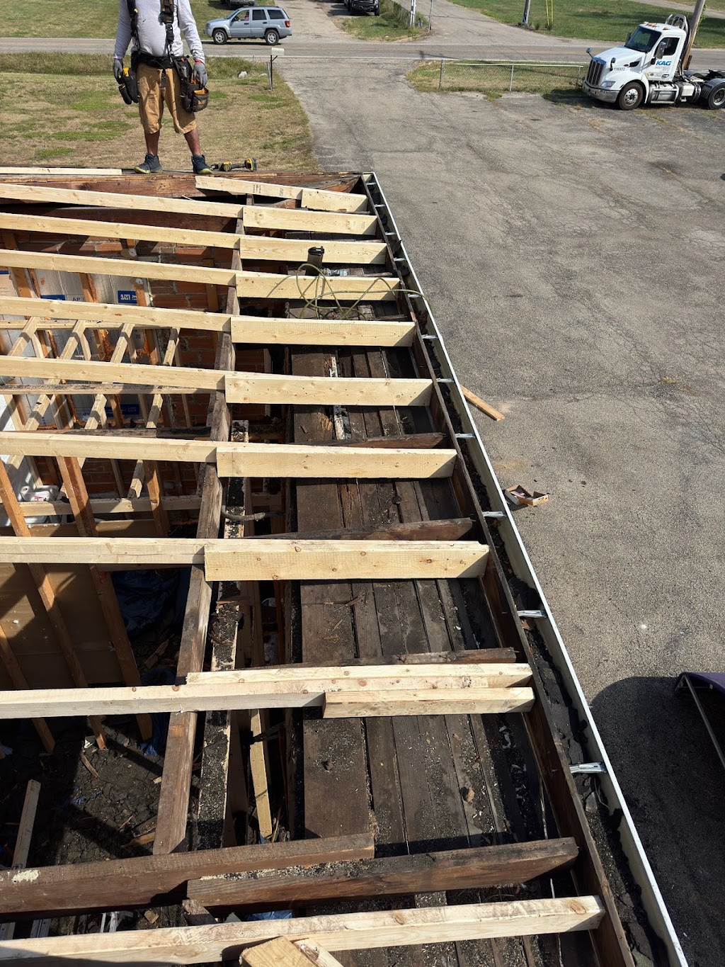 Reyes Quality Roofing LLC | 3517 W Hillcrest Ave, Dayton, OH 45406, USA | Phone: (937) 516-6686