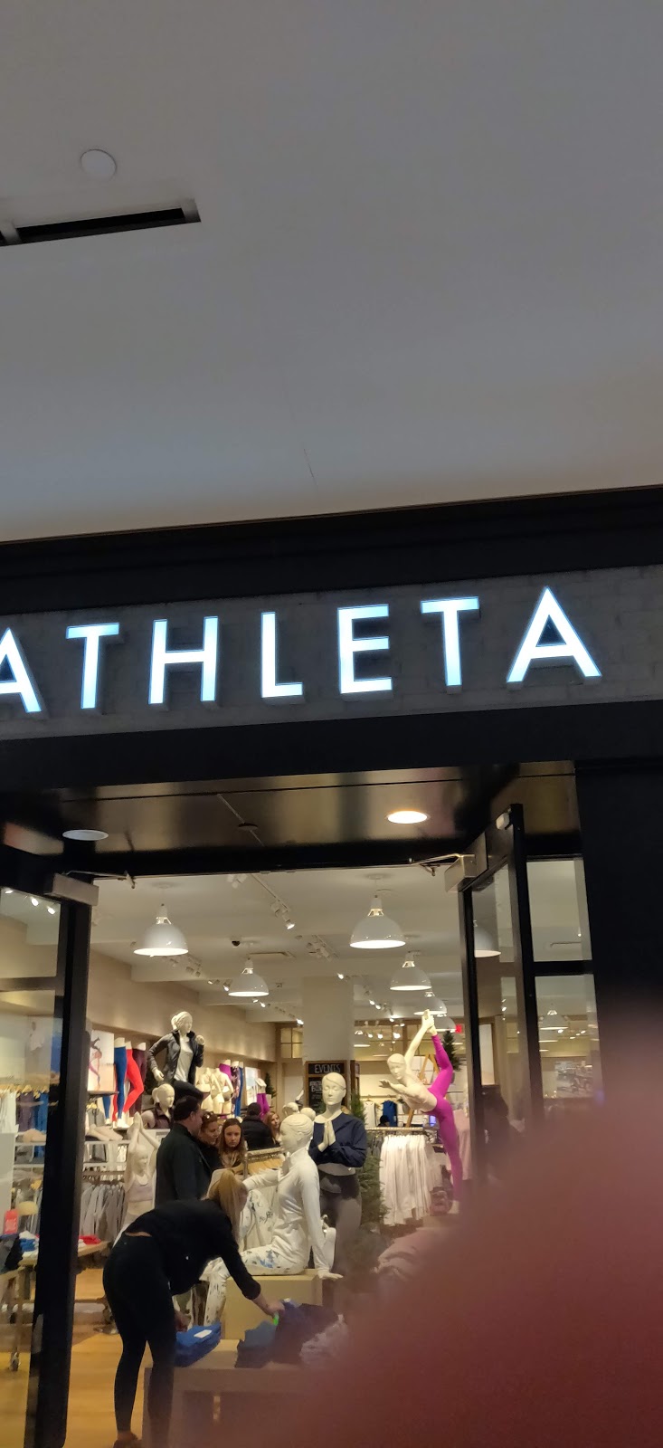 Athleta - with Curbside Pickup | 12213 Wayzata Blvd Ste 2088, Minnetonka, MN 55305, USA | Phone: (952) 544-0532