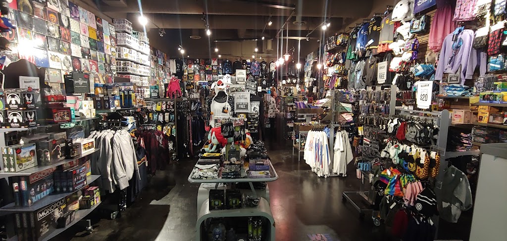 Hot Topic | 1101 Outlet Collection Way SW RM 415, Auburn, WA 98001, USA | Phone: (253) 939-6980