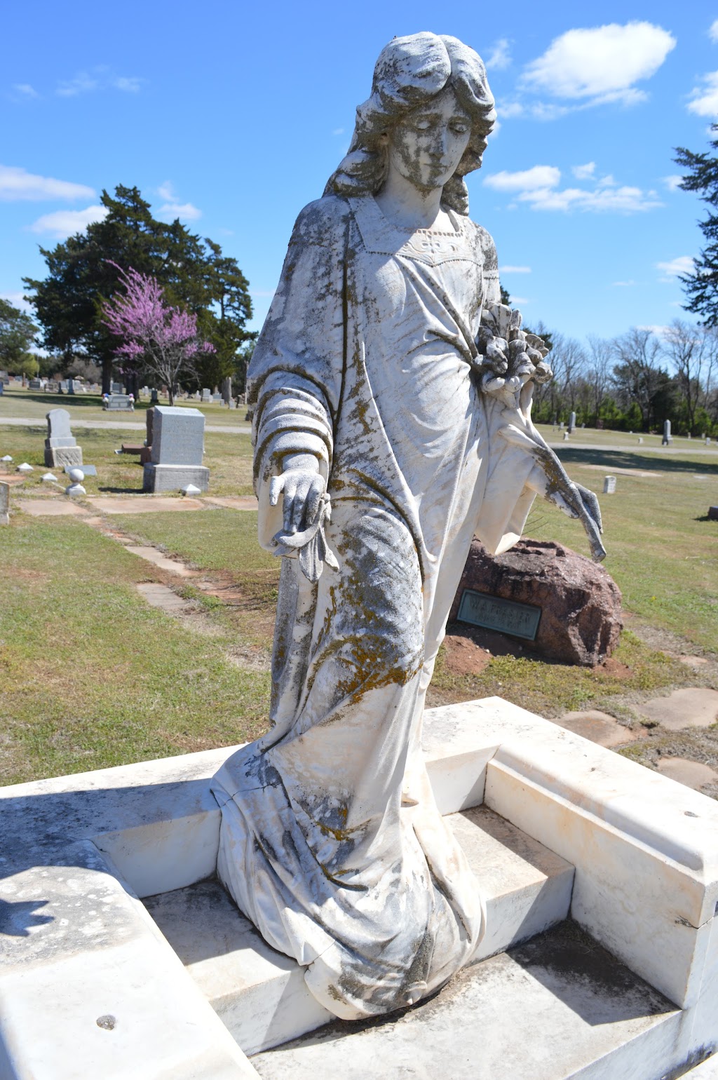 Guthrie Summit View Cemetery | 1808 N Pine St, Guthrie, OK 73044 | Phone: (405) 282-2773