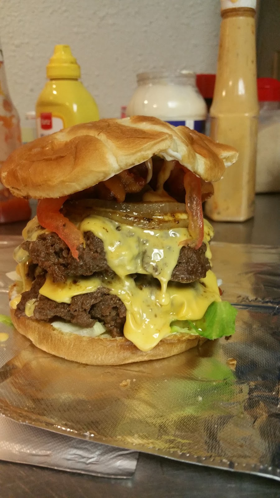 Burger World | 105 N 42nd St, East St Louis, IL 62207, USA | Phone: (618) 646-9176