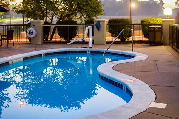 Quality Inn | 700 Sango Rd, Clarksville, TN 37043, USA | Phone: (931) 358-5800