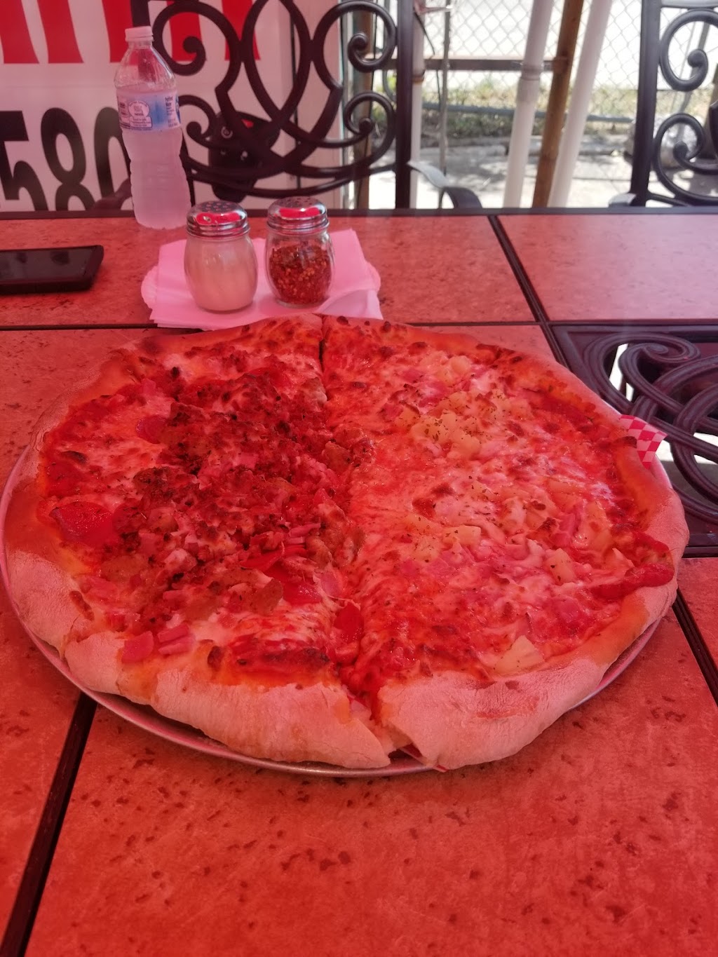 Dis Homemade Pizza | 211 W Lincoln St, New Braunfels, TX 78130, USA | Phone: (830) 608-0999