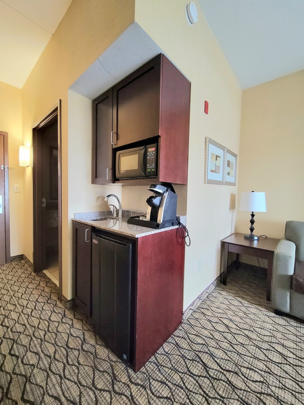 Kittanning Plaza Hotel | 13 Hilltop Plaza, Kittanning, PA 16201, USA | Phone: (724) 543-5200