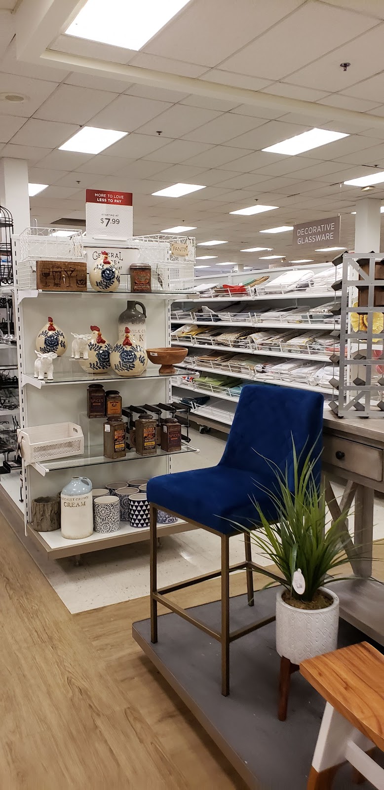 T.J. Maxx & HomeGoods | 1509 Forest Ave, Staten Island, NY 10302, USA | Phone: (718) 876-1995