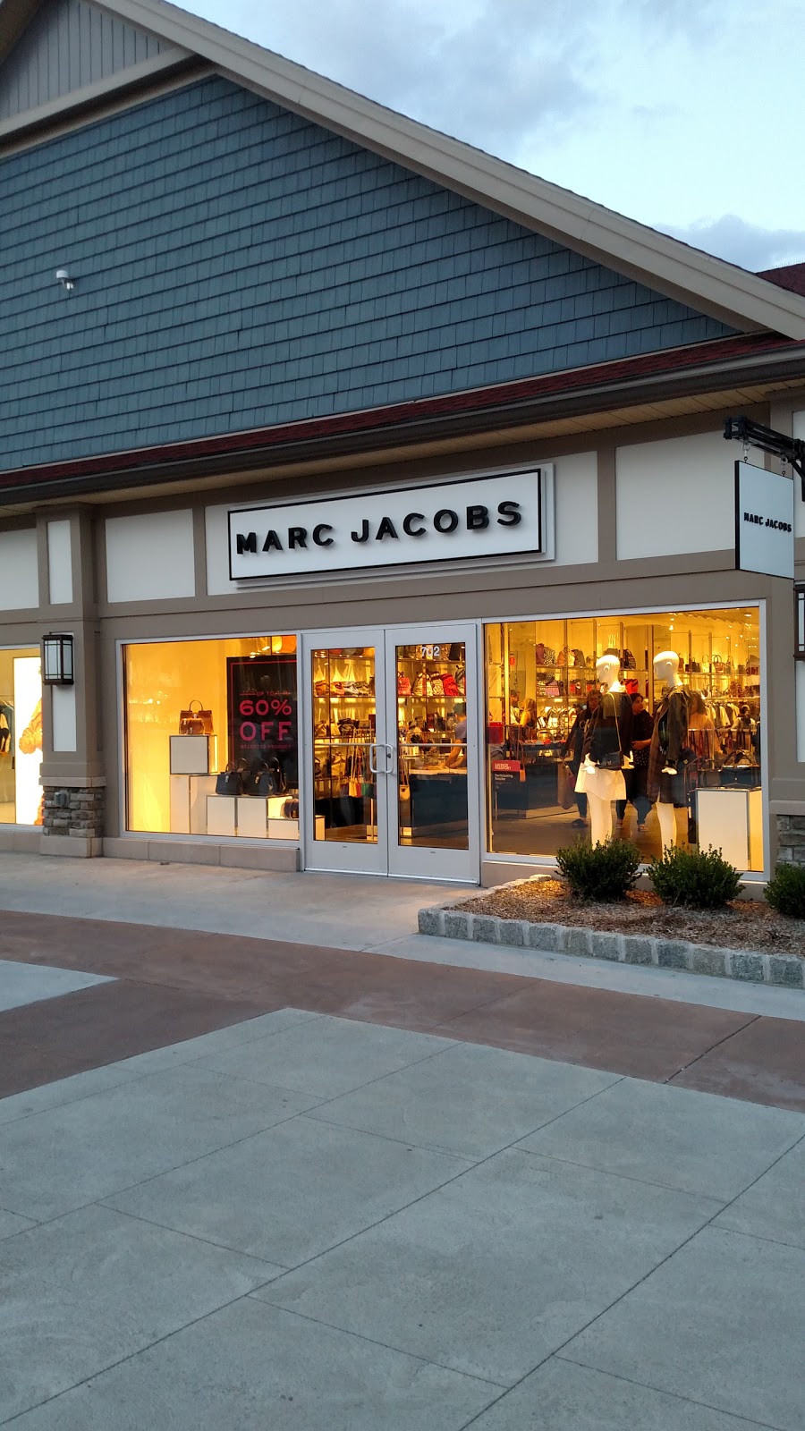 Marc Jacobs - Woodbury Common Premium Outlets | 702 Racetrack Lane #109, Central Valley, NY 10917, USA | Phone: (845) 928-0795