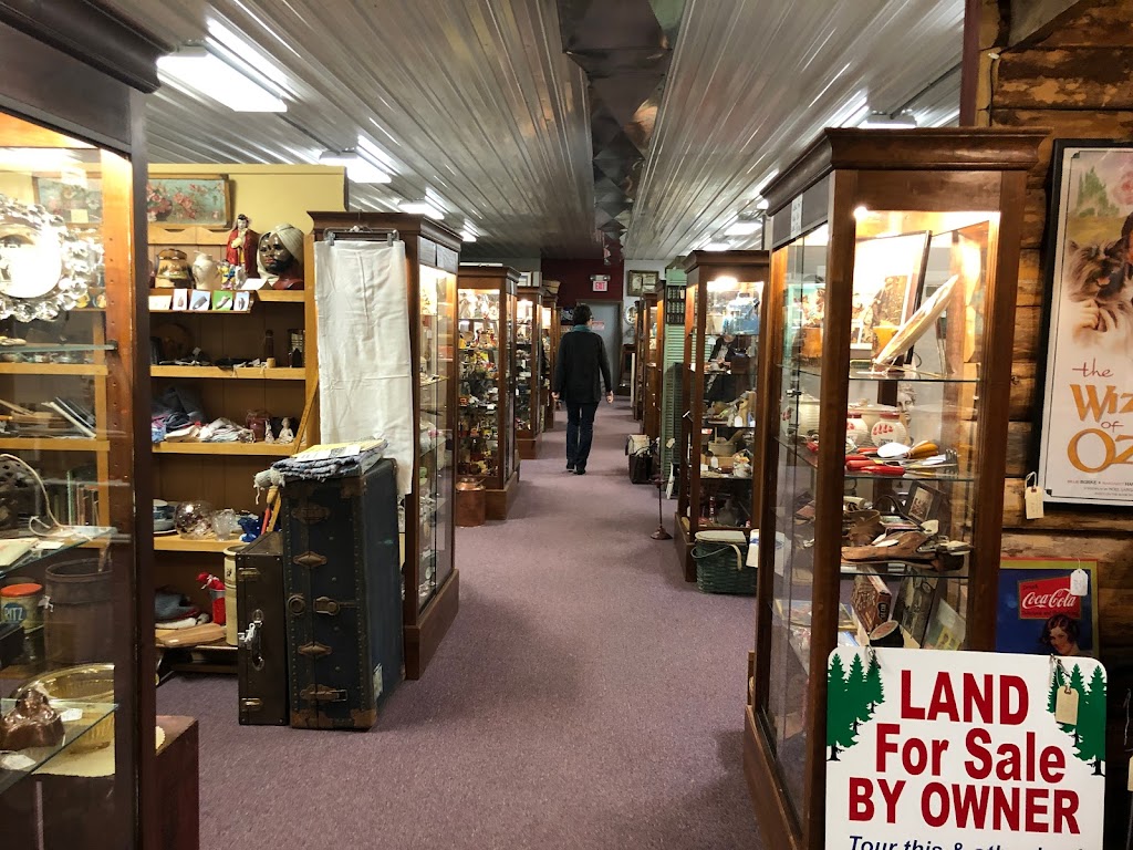 Pardeeville Antique Mall | 103 Industrial Dr, Pardeeville, WI 53954, USA | Phone: (608) 429-9393