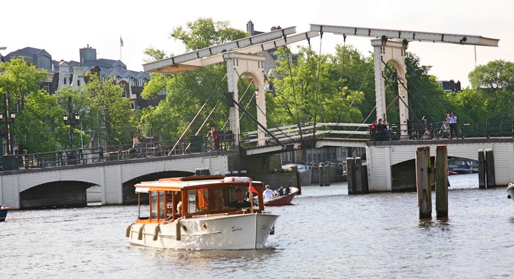 Private Canal Cruises | Singel 235HS, 1012 WE Amsterdam, Netherlands | Phone: 06 53993066