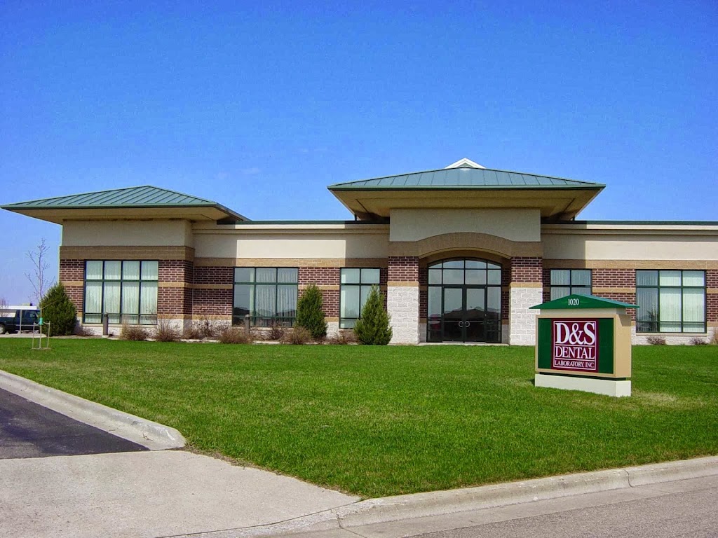 D&S Dental Laboratory, Inc. | 1020 Quinn Dr, Waunakee, WI 53597, USA | Phone: (800) 236-3859