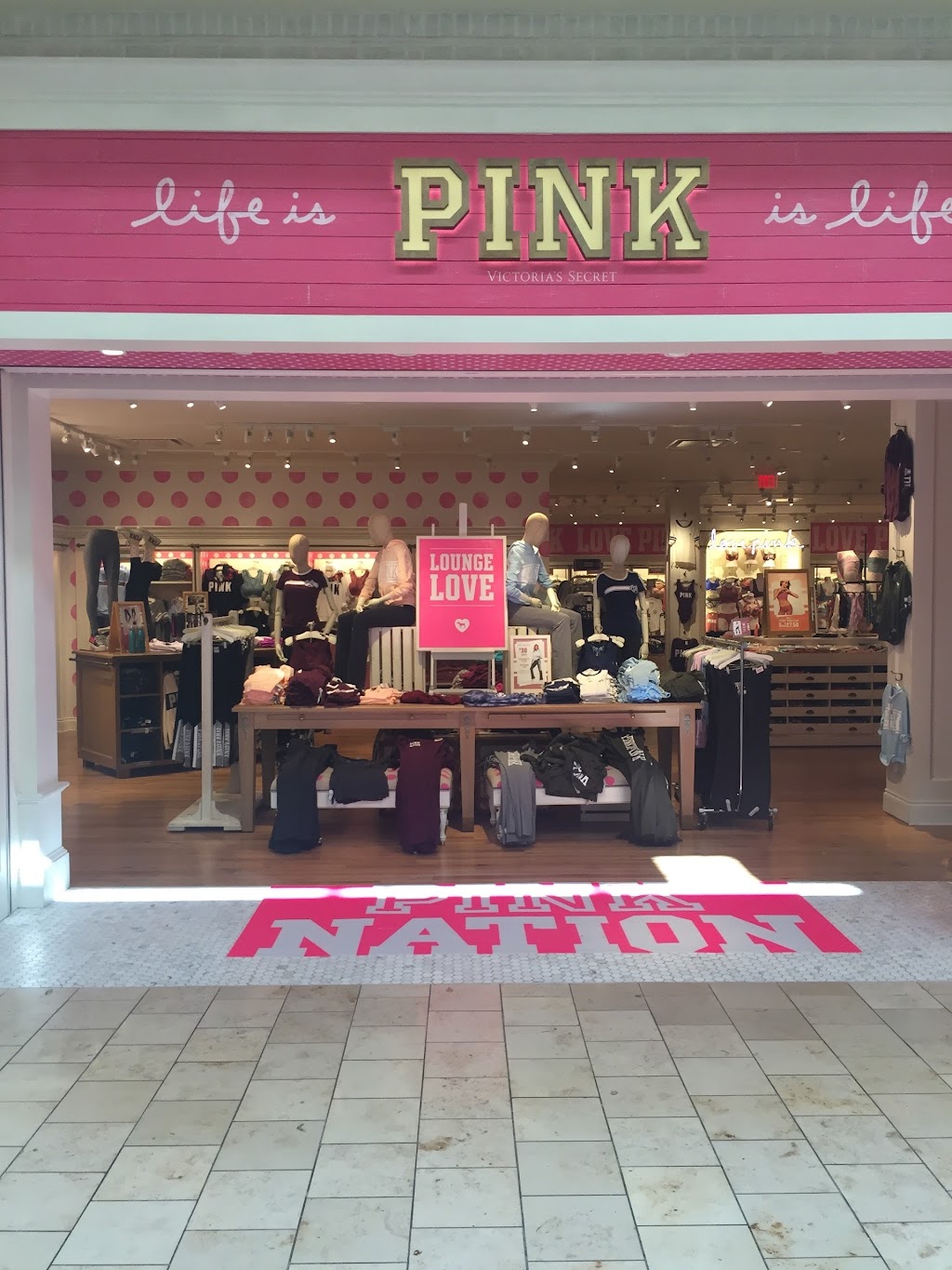 Victorias Secret & PINK | 3000 Robinson Centre Dr, Pittsburgh, PA 15205, USA | Phone: (412) 787-9830