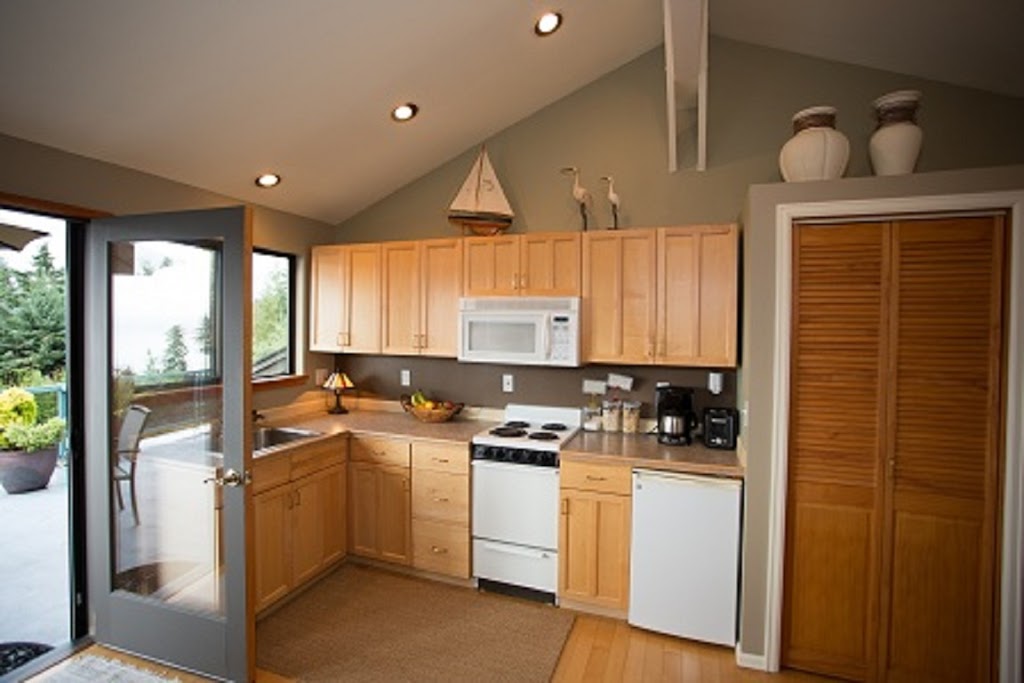 Olympic View Cottage | 2705 SW 164th Pl, Burien, WA 98166, USA | Phone: (206) 200-8801