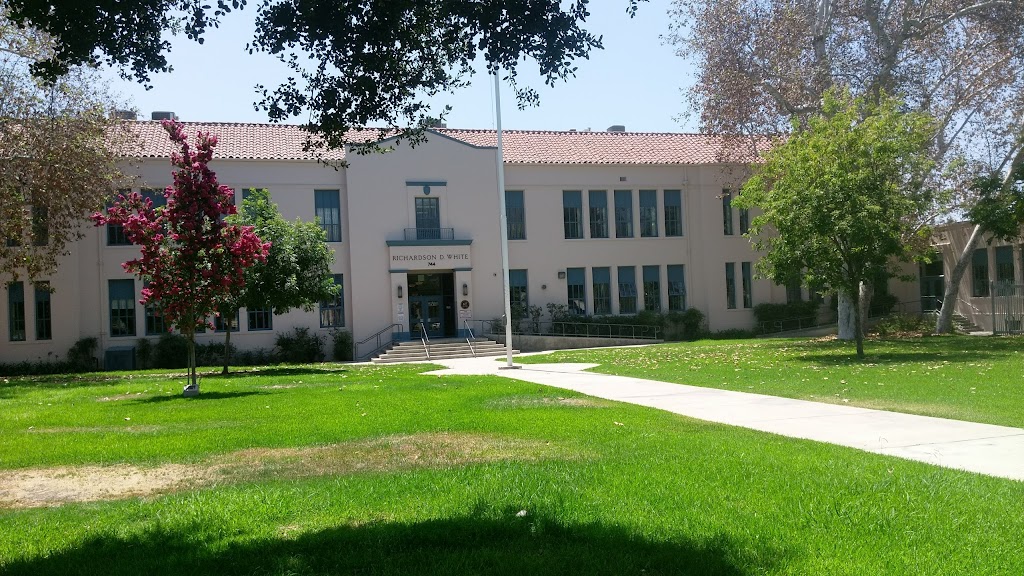 R D White Elementary School | 744 E Doran St, Glendale, CA 91206, USA | Phone: (818) 241-2164