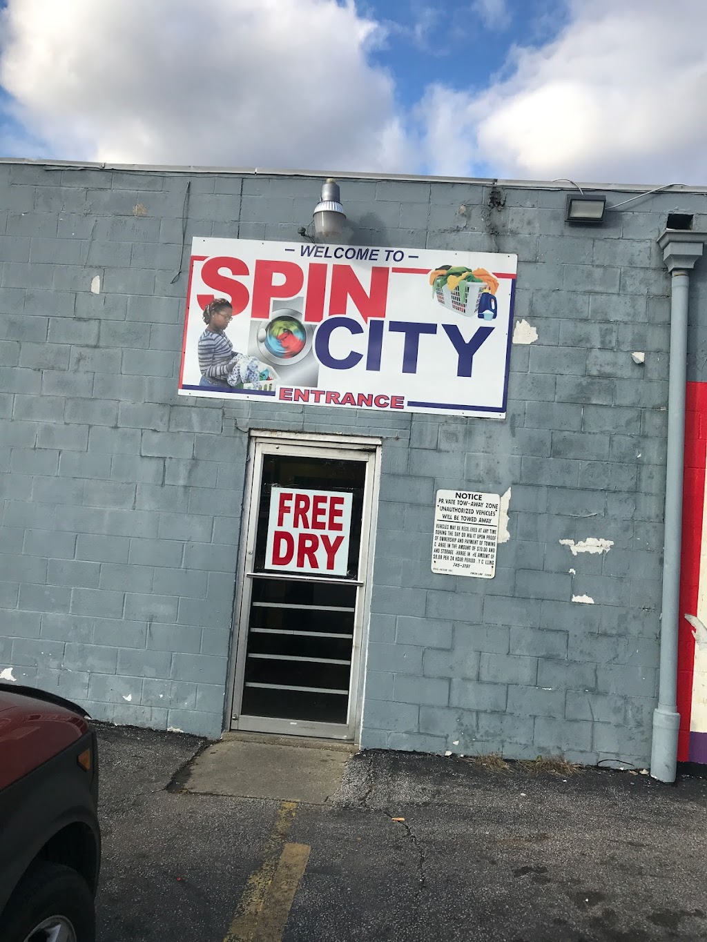 Spin City Laundromat | 2376 East Ave, Akron, OH 44314, USA | Phone: (330) 753-9471