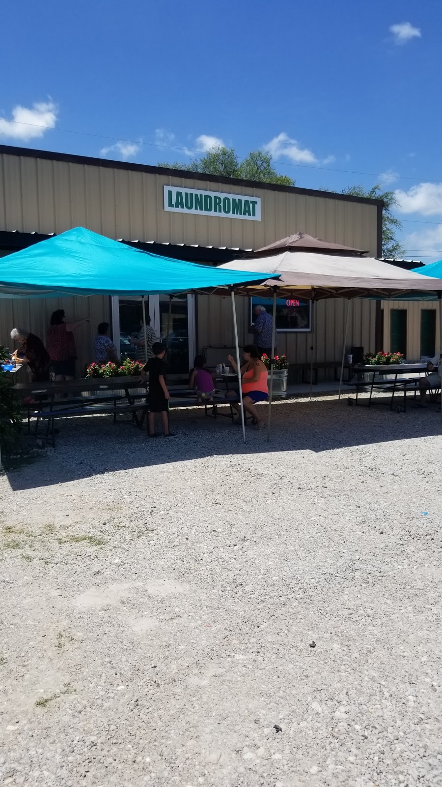 Woodsboro Laundromat | 914 Wood Ave, Woodsboro, TX 78393, USA | Phone: (361) 944-2077