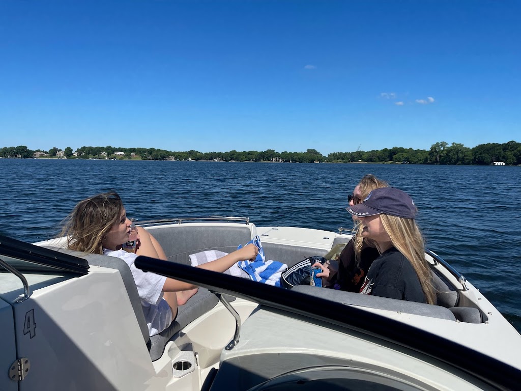 Bay to Bay Boat Club | 135 Lakeview Ave, Excelsior, MN 55331, USA | Phone: (952) 401-3880