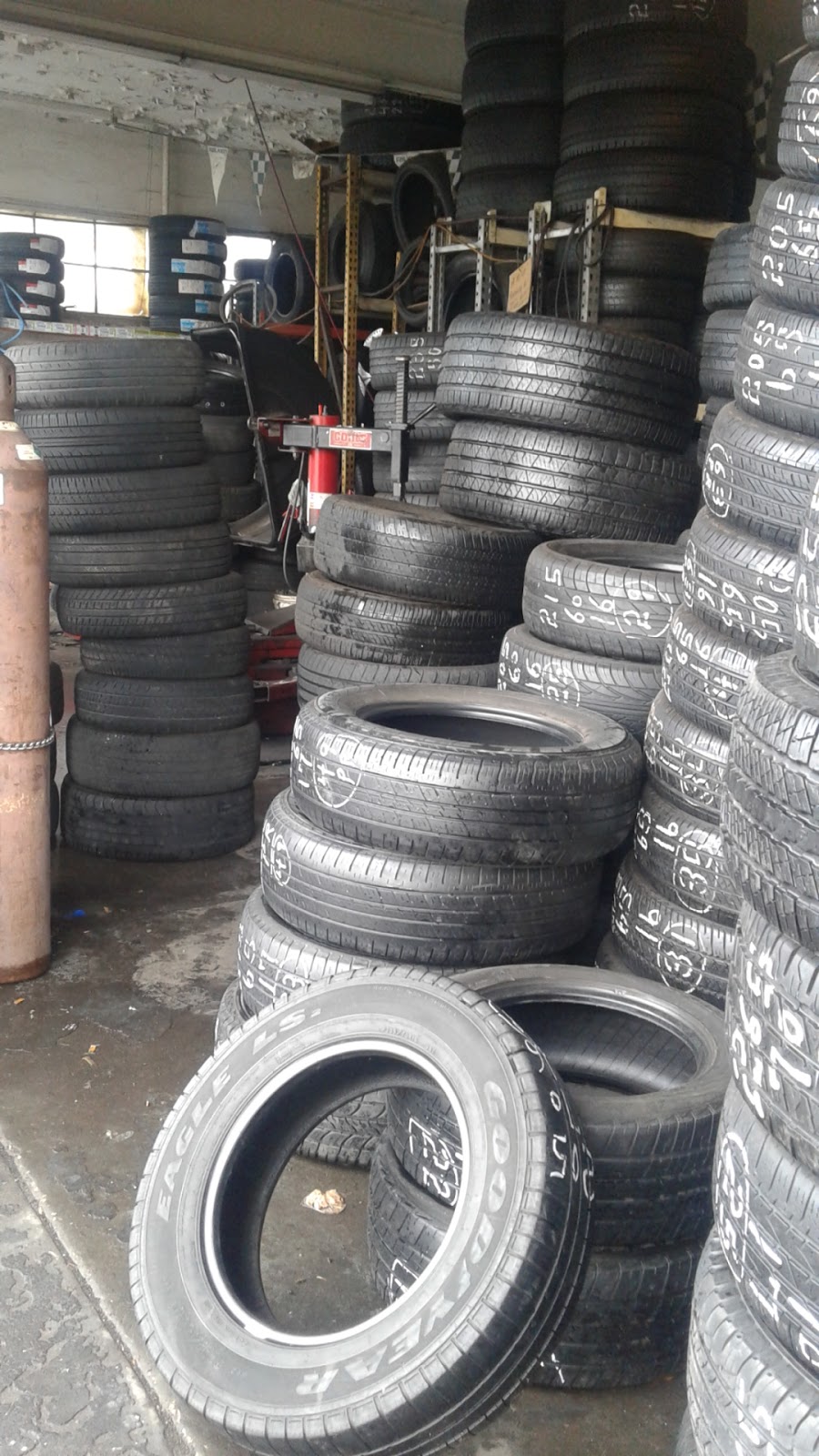 Bobs Discount Tire & Auto | 11907 Seminole Blvd, Largo, FL 33778, USA | Phone: (727) 210-3325