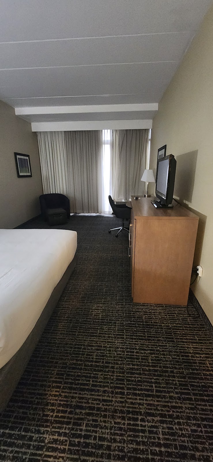 Crowne Plaza Cleveland Airport Parking | 7230 Engle Rd, Middleburg Heights, OH 44130, USA | Phone: (440) 243-4040