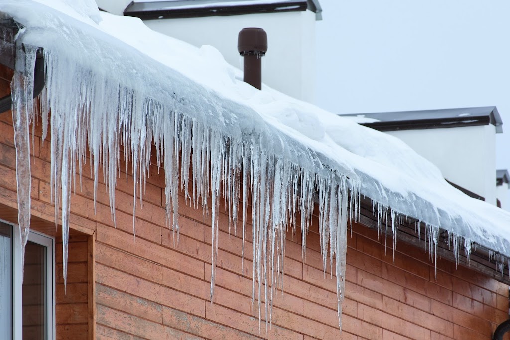 Dambreakers Ice Dam Removal | 6996 Wyndham Way, Woodbury, MN 55125, USA | Phone: (651) 300-2236