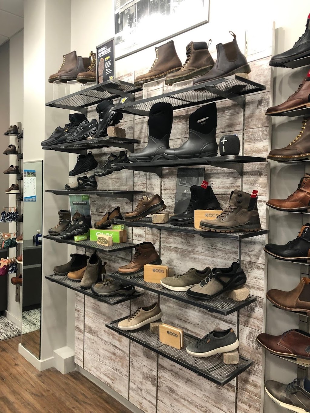 Tradehome Shoes | Ridgedale Center, 12401 Wayzata Blvd Space #2074, Hopkins, MN 55305, USA | Phone: (763) 545-1160