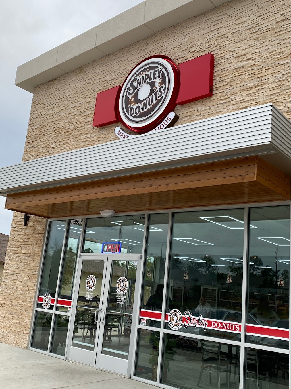 SHIPLEY DO-NUTS SUMMERWOOD | 14555 W Lake Houston Pkwy, Houston, TX 77044, USA | Phone: (832) 328-8478