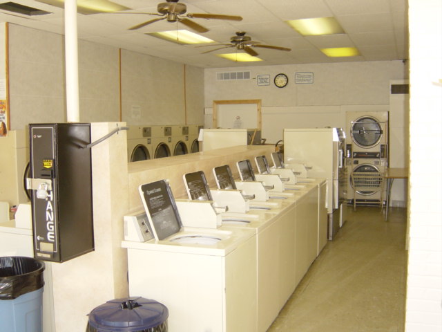 East End Laundromat | 242 N Broadway St Ave, Ellsworth, WI 54011, USA | Phone: (715) 273-5331