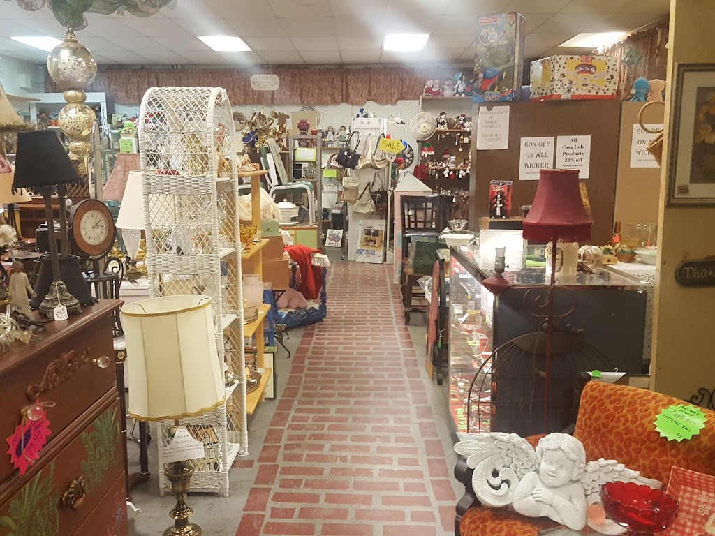 Peddlers Emporium Antiques - Collectibles & More | 1160 Atlanta Hwy, Grayson, GA 30017 | Phone: (770) 828-8509