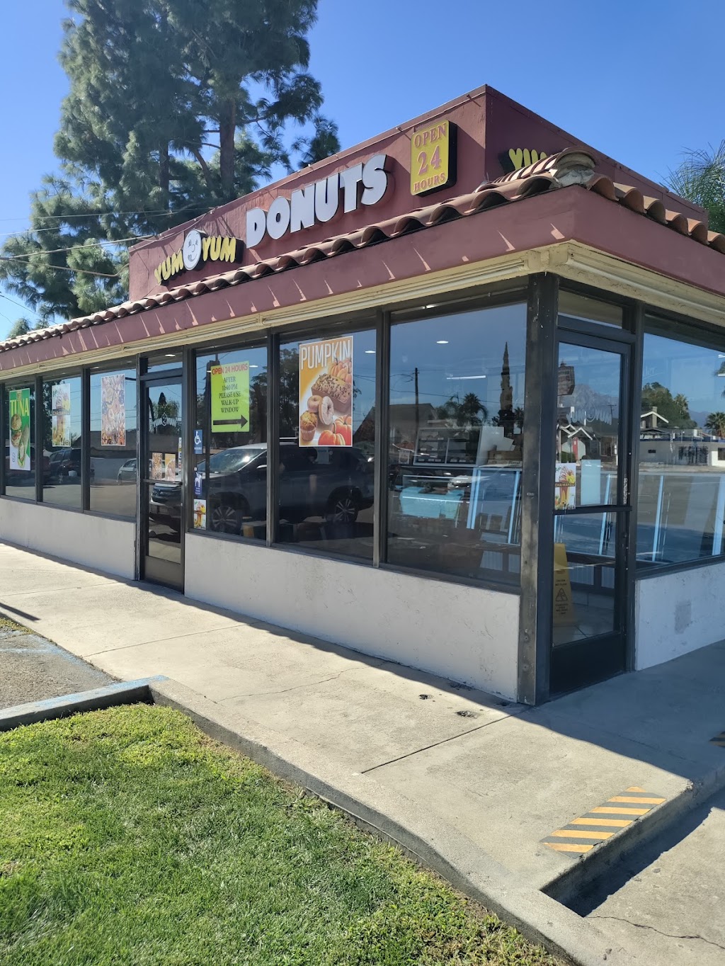 Yum Yum Donuts | 205 Foothill Blvd, Rialto, CA 92376, USA | Phone: (909) 877-6922