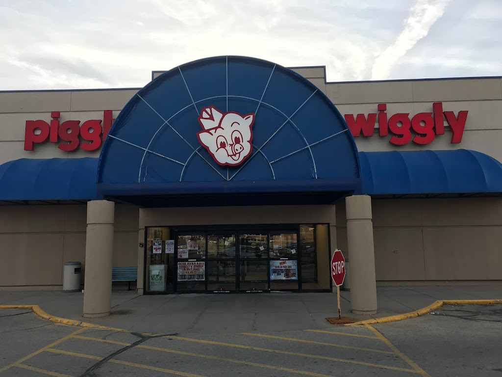 Piggly Wiggly | 725 8th St, Monroe, WI 53566, USA | Phone: (608) 325-5088