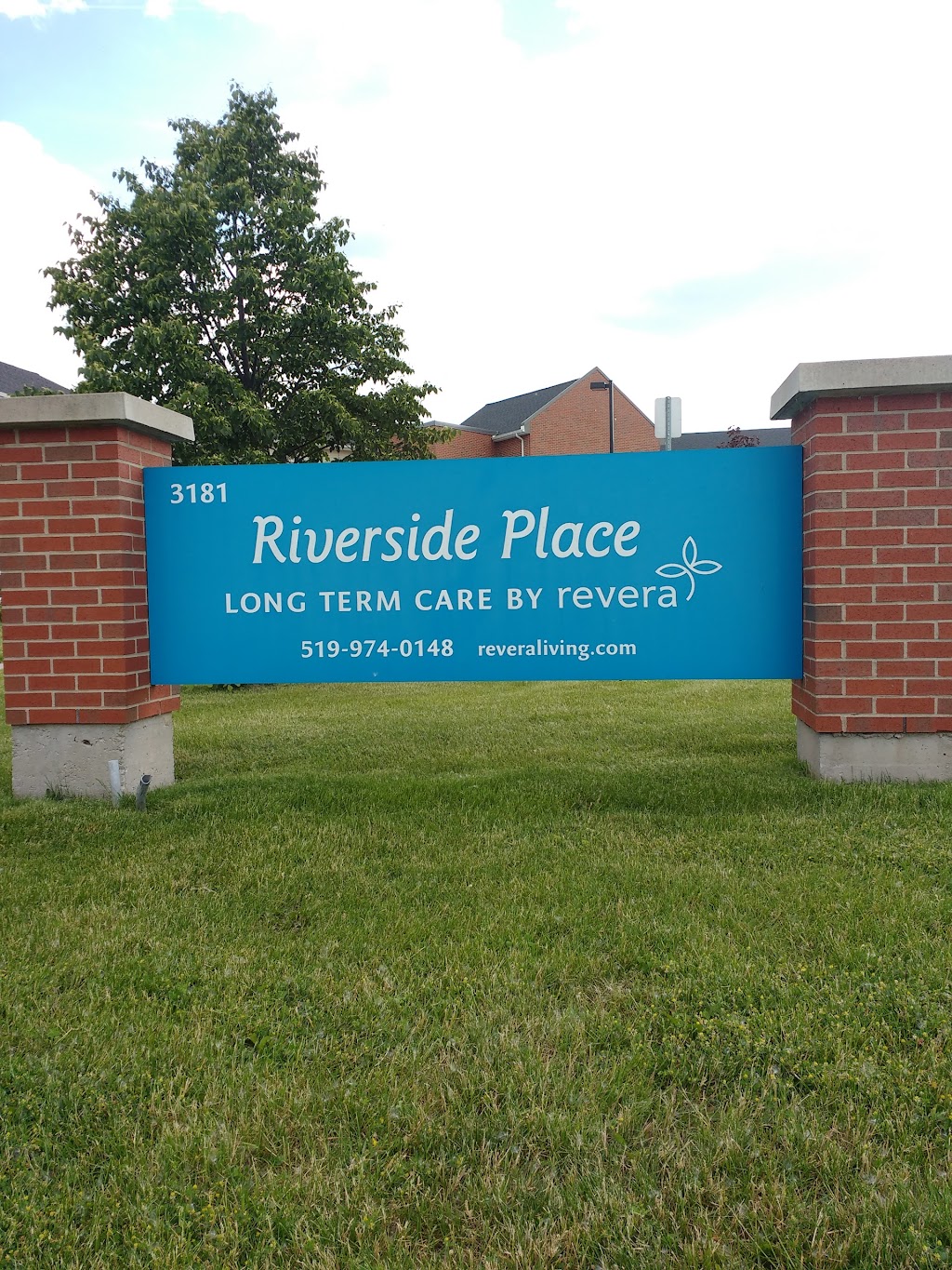 Revera Riverside Place Long Term Care Home | 3181 Meadowbrook Ln, Windsor, ON N8T 0A4, Canada | Phone: (519) 974-0148