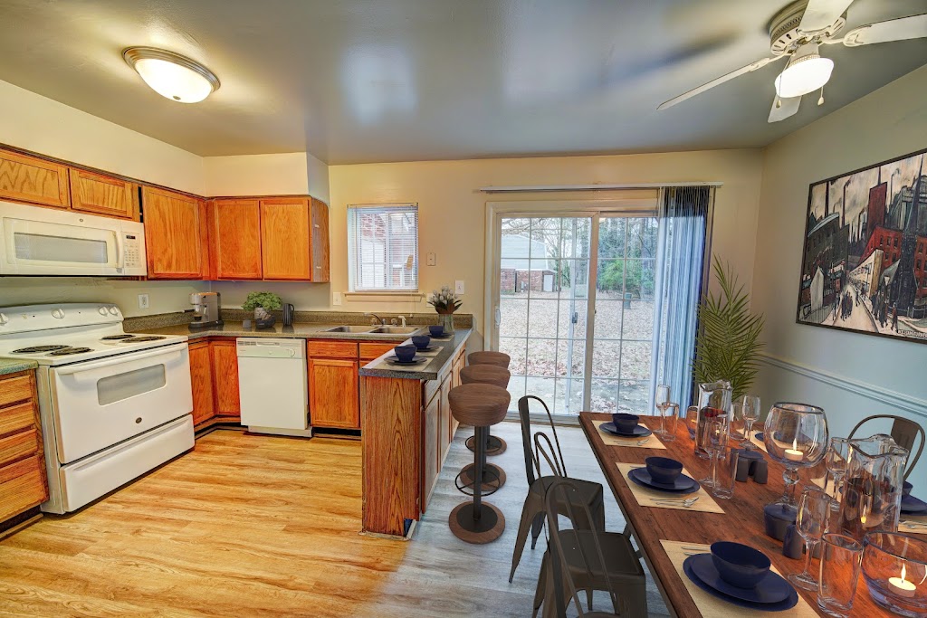 Hickory Point Townhomes | 399-A Hickory Point Blvd, Newport News, VA 23608, USA | Phone: (844) 748-9117