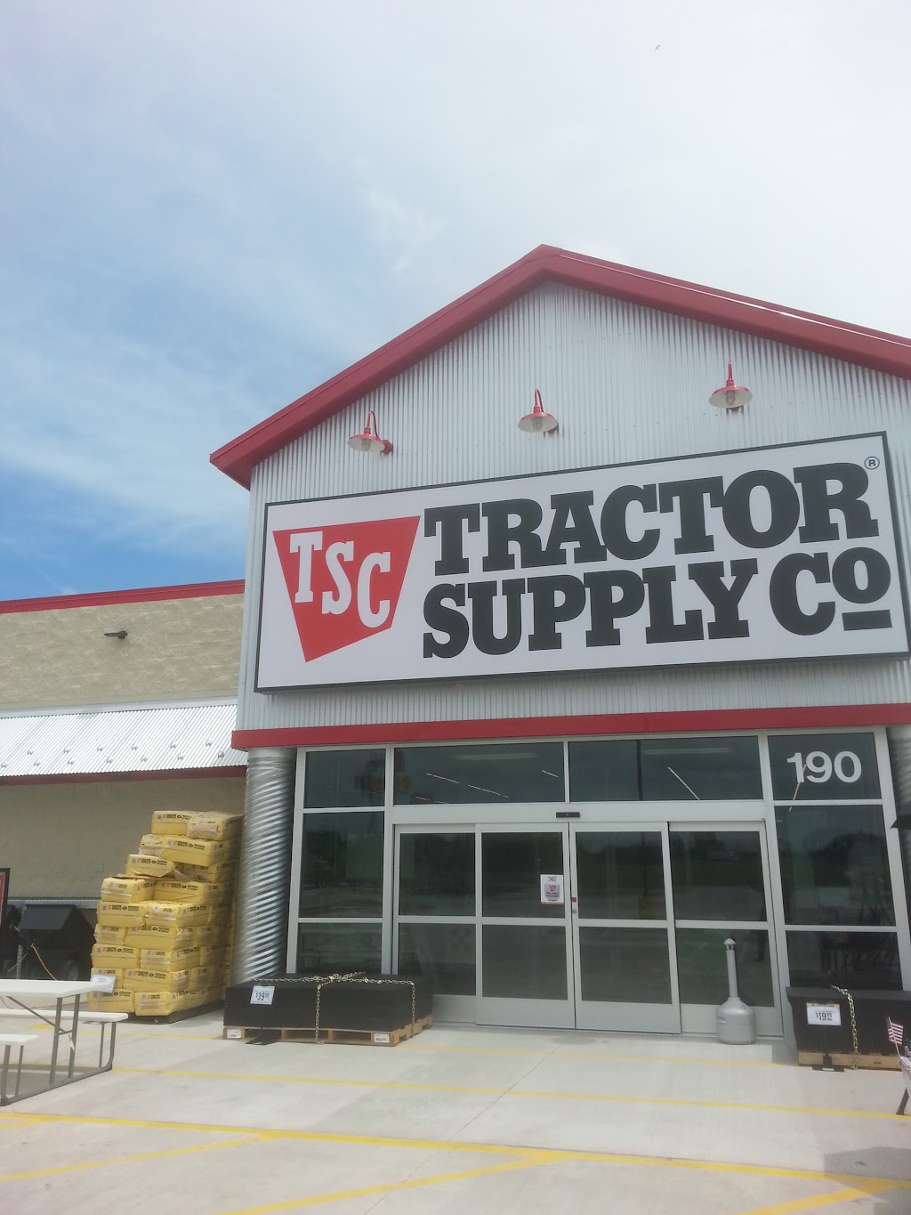 Tractor Supply Co. | 190 Crestview Ln, Seagoville, TX 75159, USA | Phone: (972) 287-4949